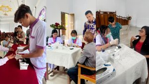Read more about the article Keperawatan SMK Prisma Pioneer Hadir Melayani, Bakti Sosial Digelar di Seretan dan Pulau Lembeh