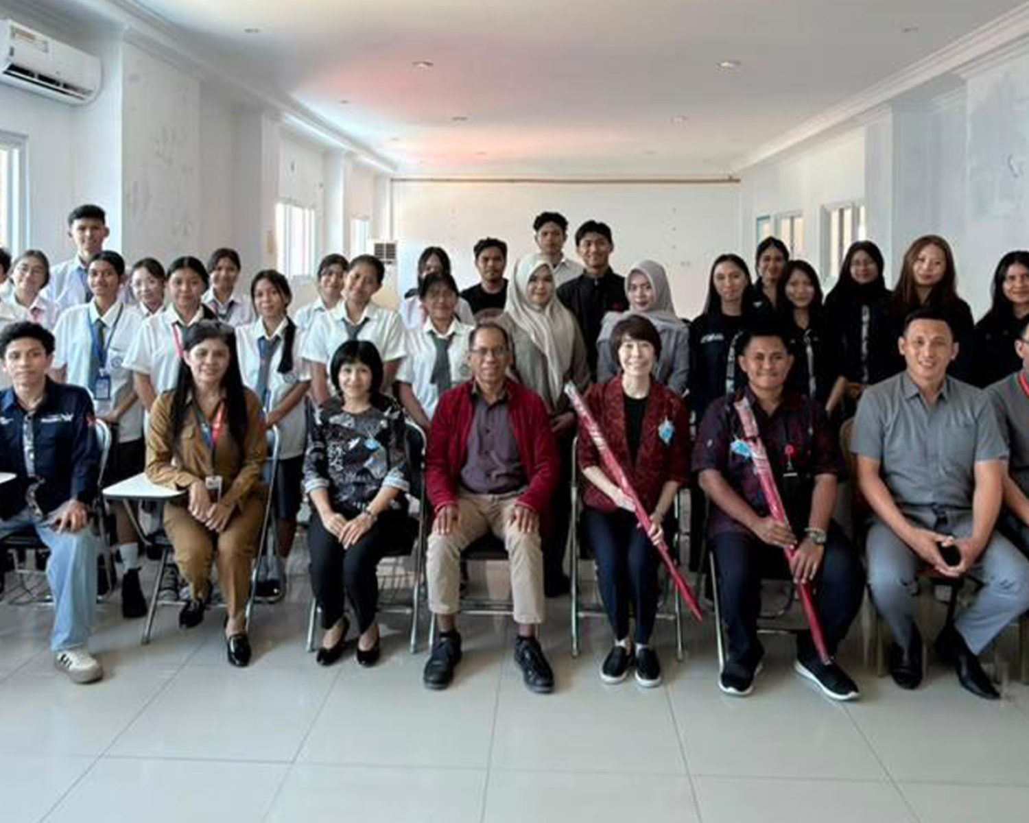 Tingkatkan Daya Saing Lulusan Kesehatan, Manado Prisma School Hadirkan Pakar Caregiver Langsung dari Jepang